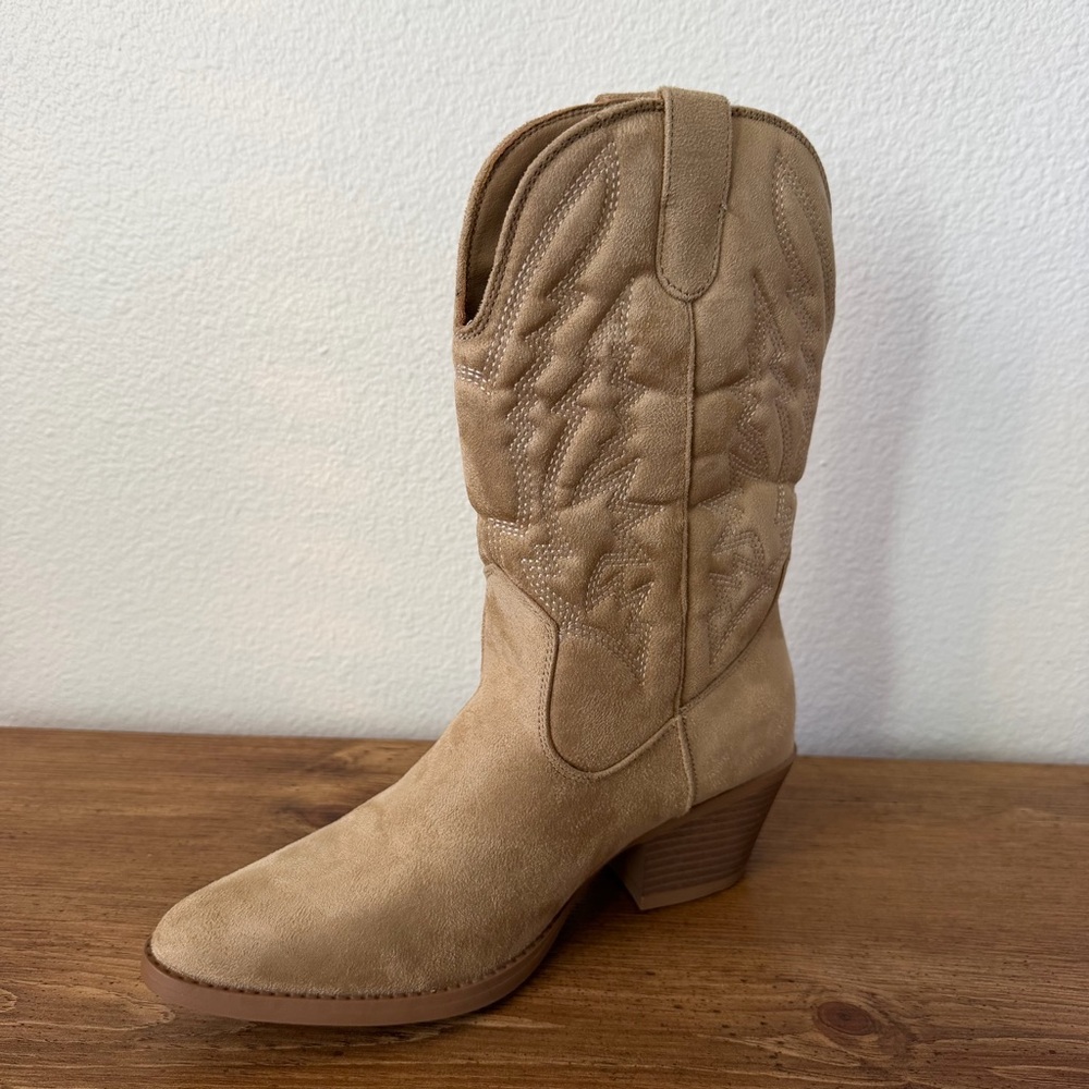 UNIONBAY Dolly Light Tan Faux Suede Western Boots Size 7.5